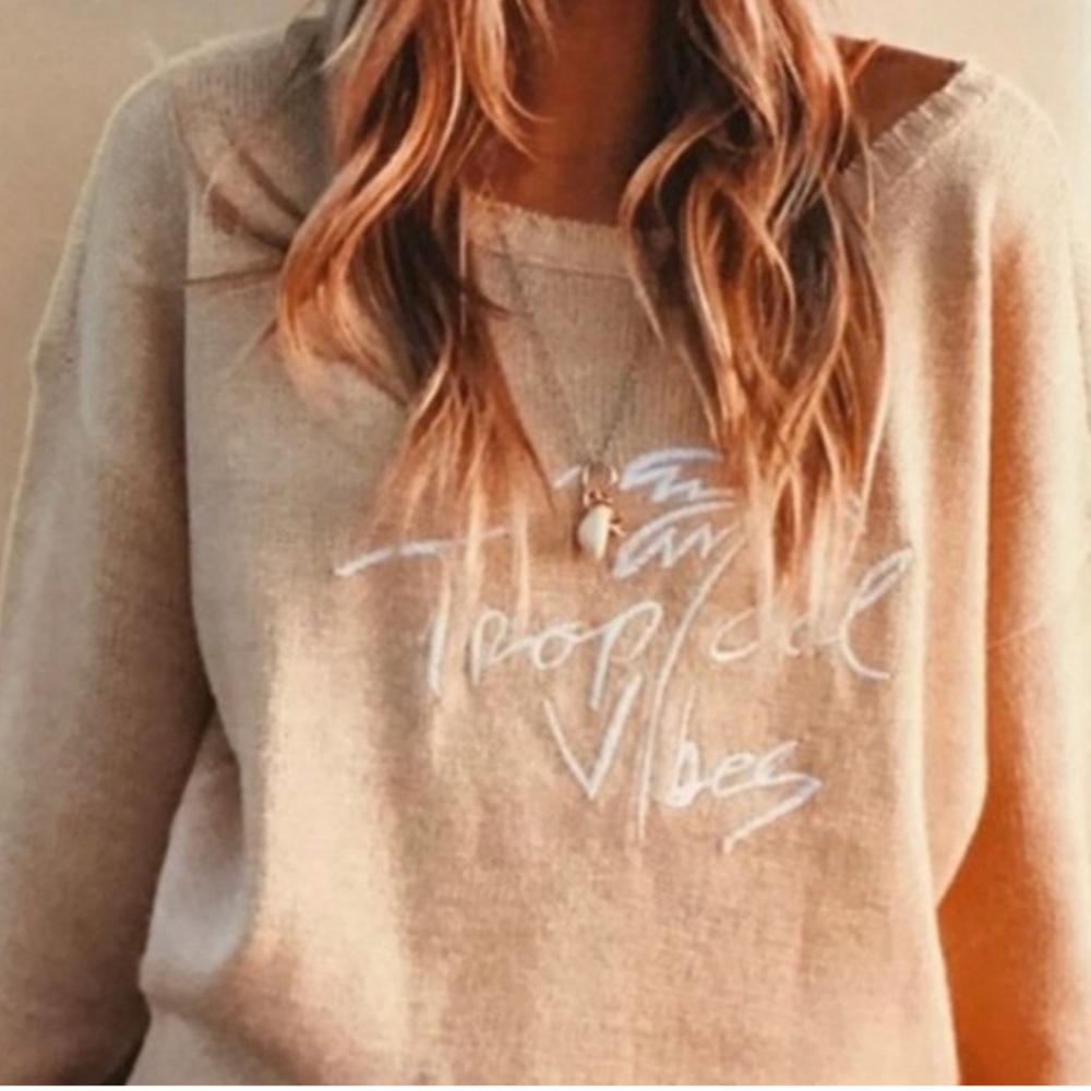 ❤️… BEACHLY X GOLDFISH KISS SWEATER